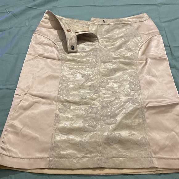 BattiBaleno Floral MIDI Skirt with missing hook at back - Picture 2 of 16